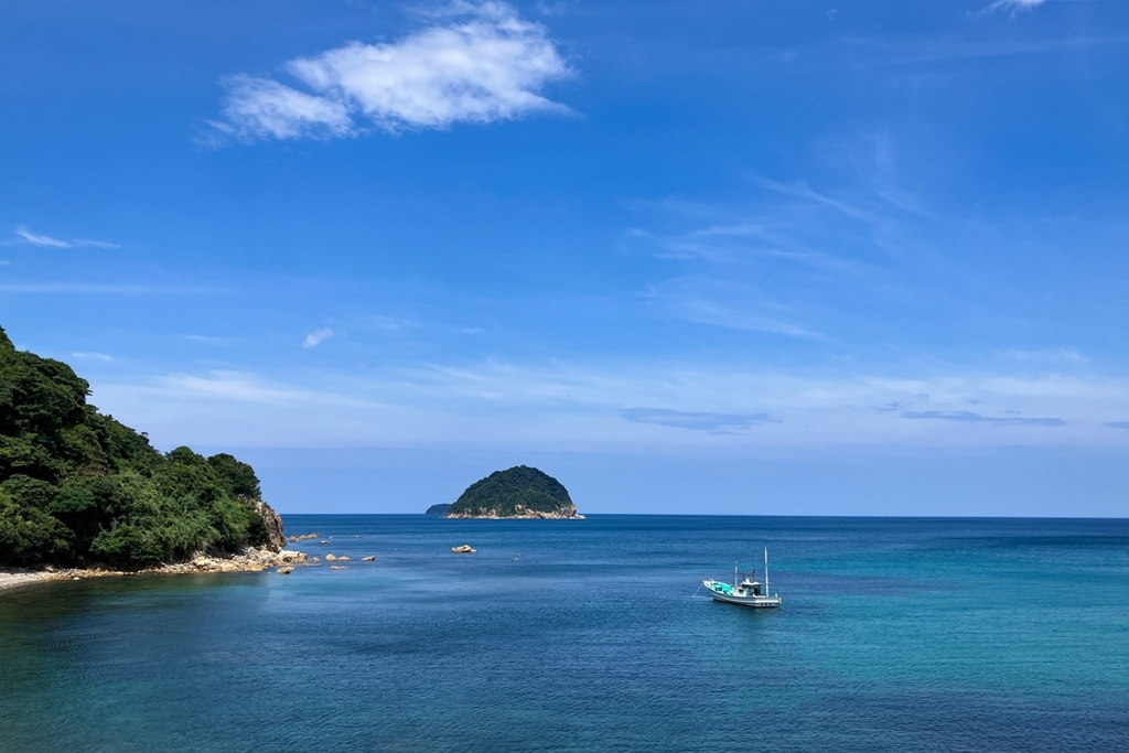 ひと気のない船