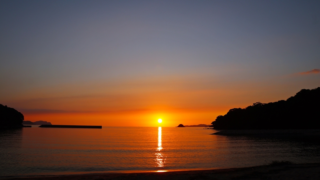 波打ち際の煌めき