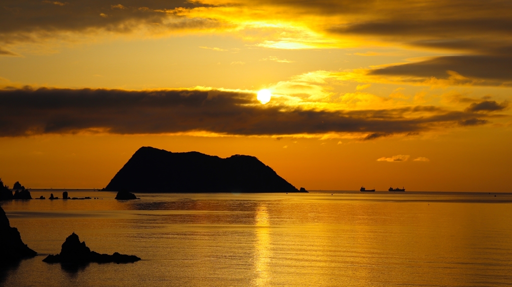 今日は水平線に雲がかかっていないゾ！