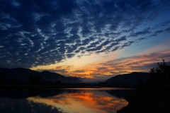 河口付近の朝空