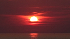 雲に沈む夕陽