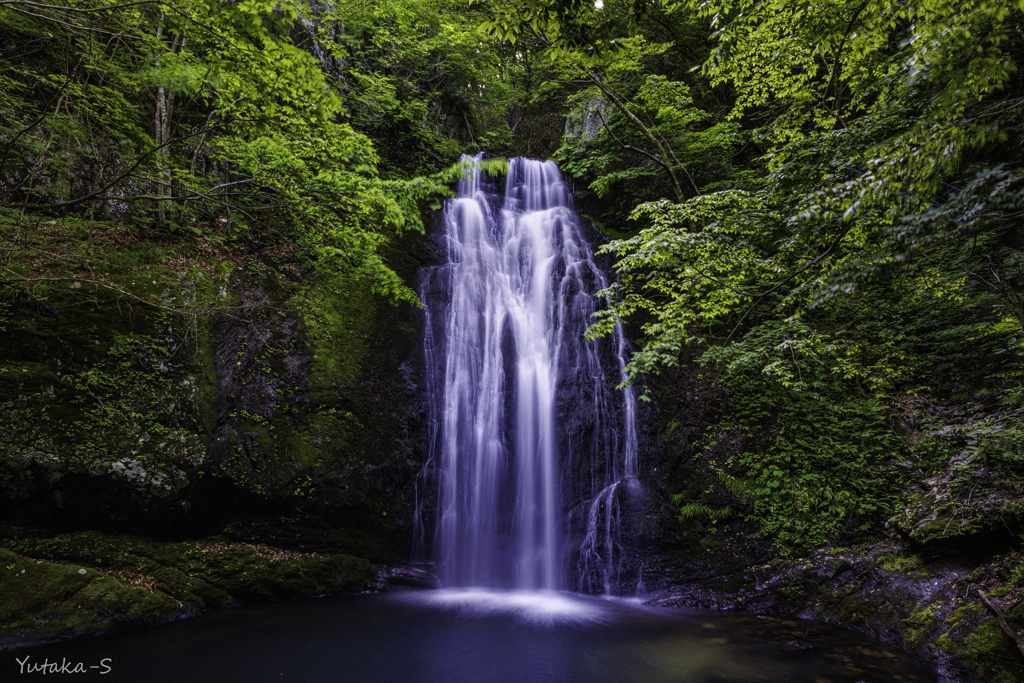 深山の美瀑