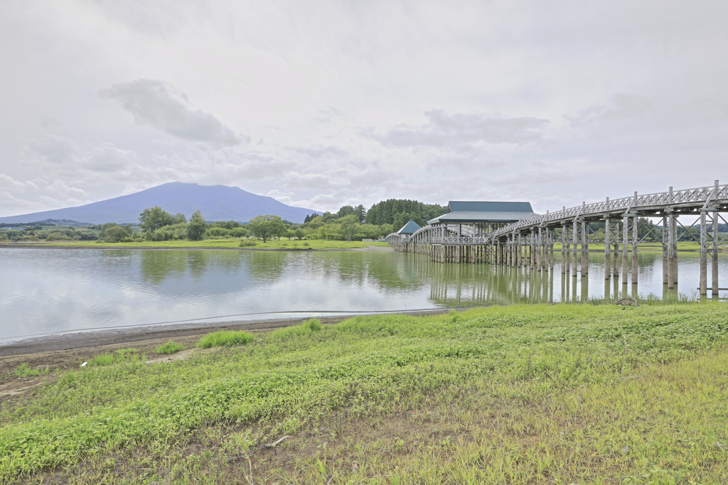 御岩木山を望み