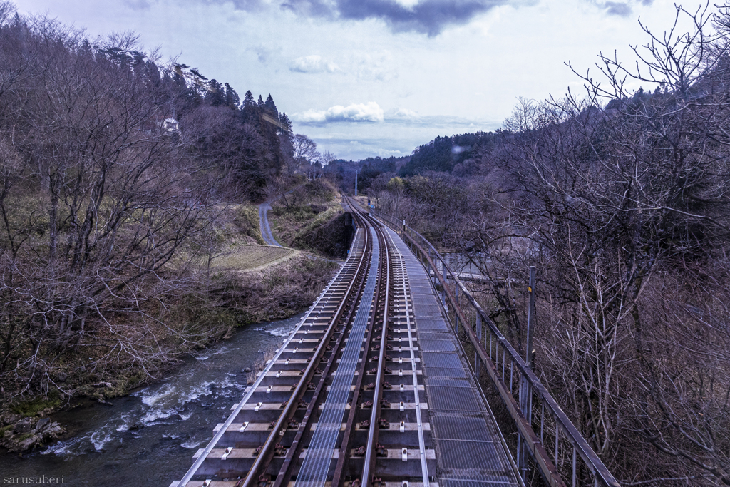 早春の鉄路