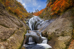 秋錦の桃洞滝