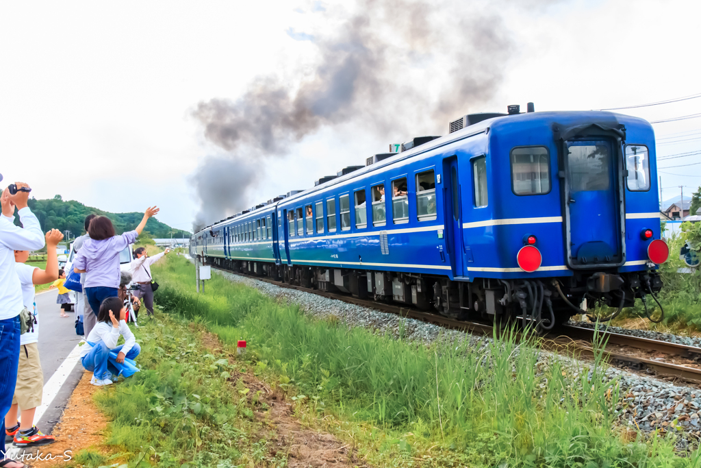 青い列車に手を振って