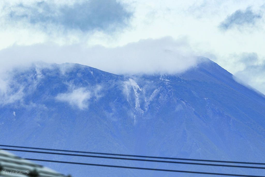 岩手山に雪が