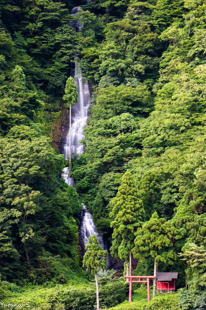山形・白糸の滝