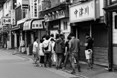 待つ