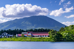 赤屋根の牧舎