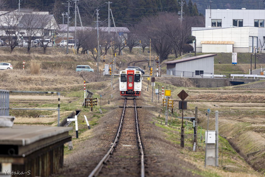 早春の田園を往く