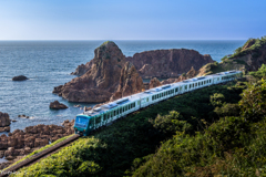 奇岩海岸を往く