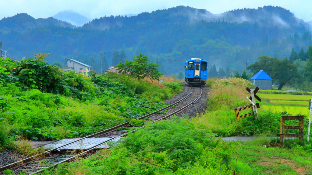 雨上がり・始発列車