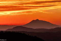 夕映えの岩木山