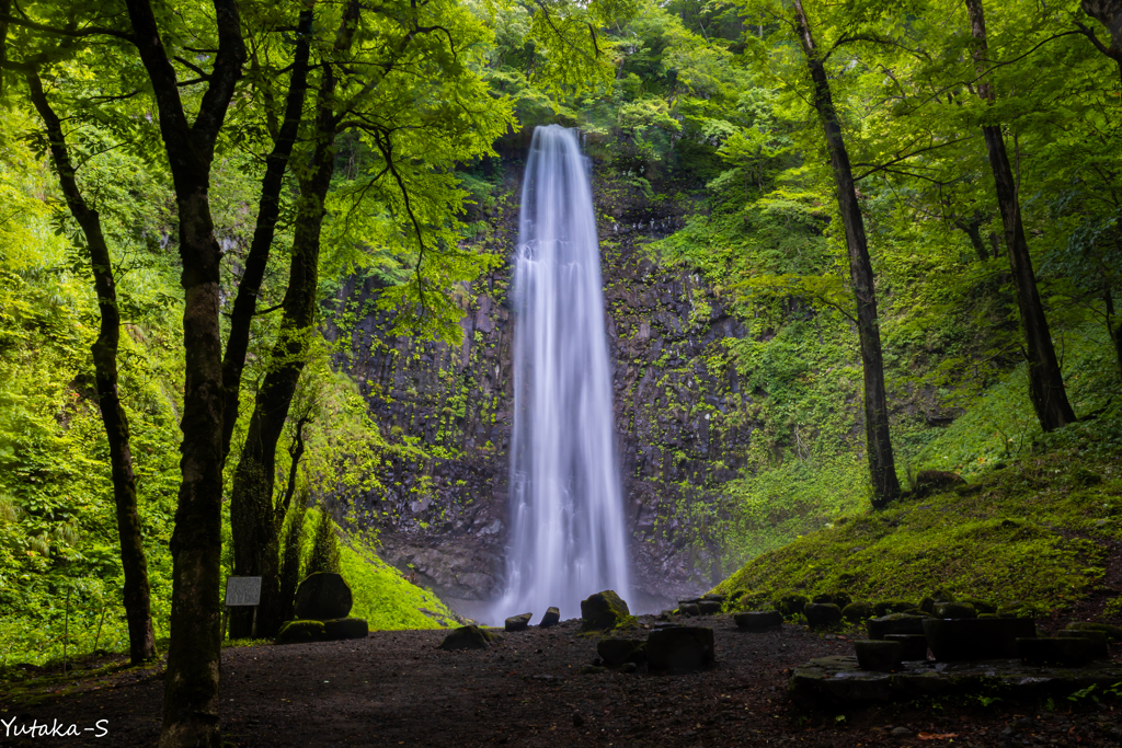 名瀑・玉簾の滝
