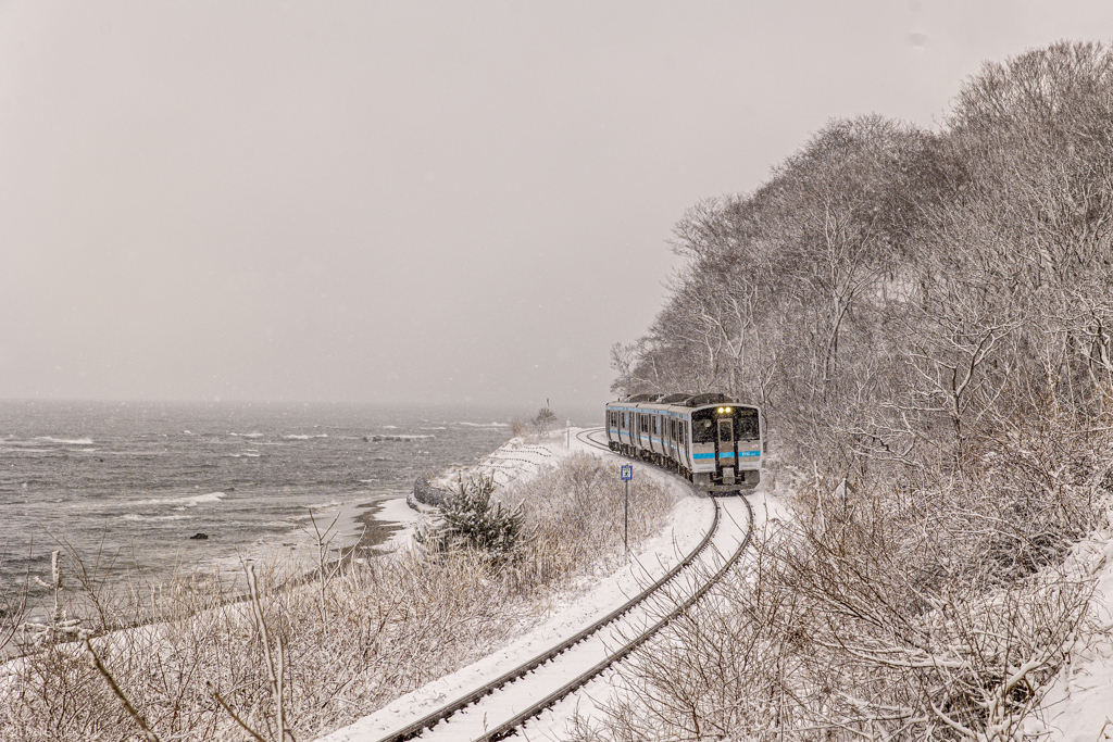 吹雪が止んで