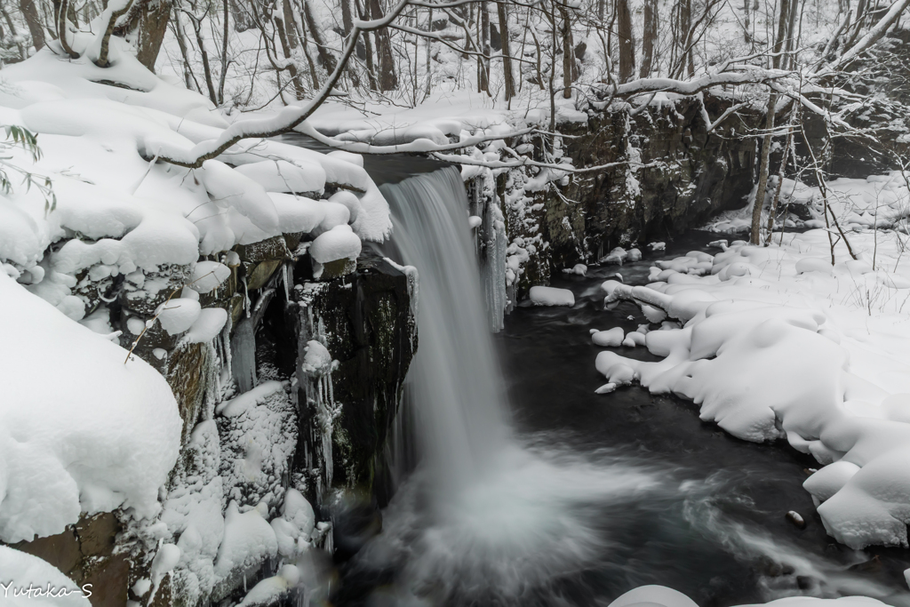 銚子大滝・雪中の図