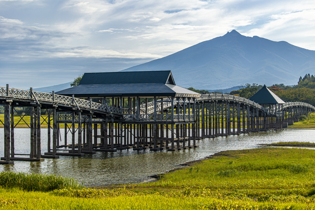 鶴の舞橋・紅葉はこれから