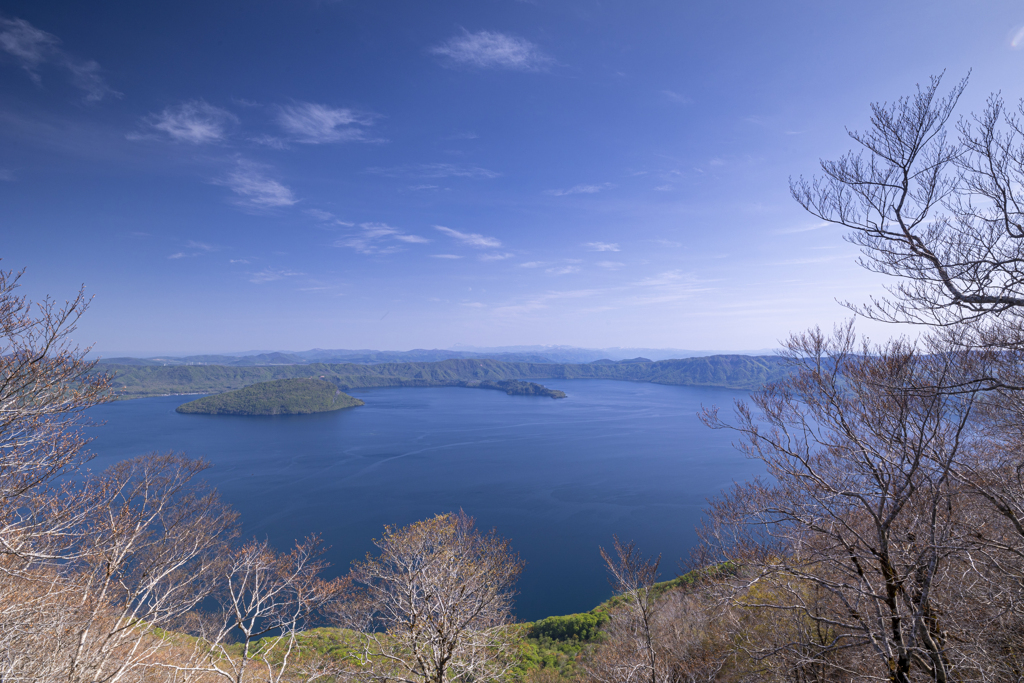十和田湖を見下ろす