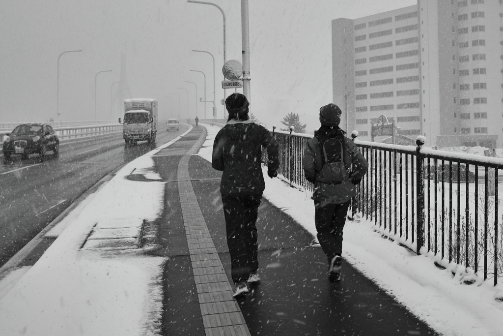 雪の日のジョガー