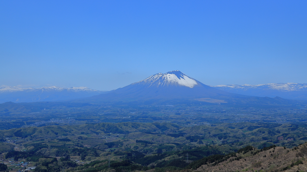 残雪の岩手山