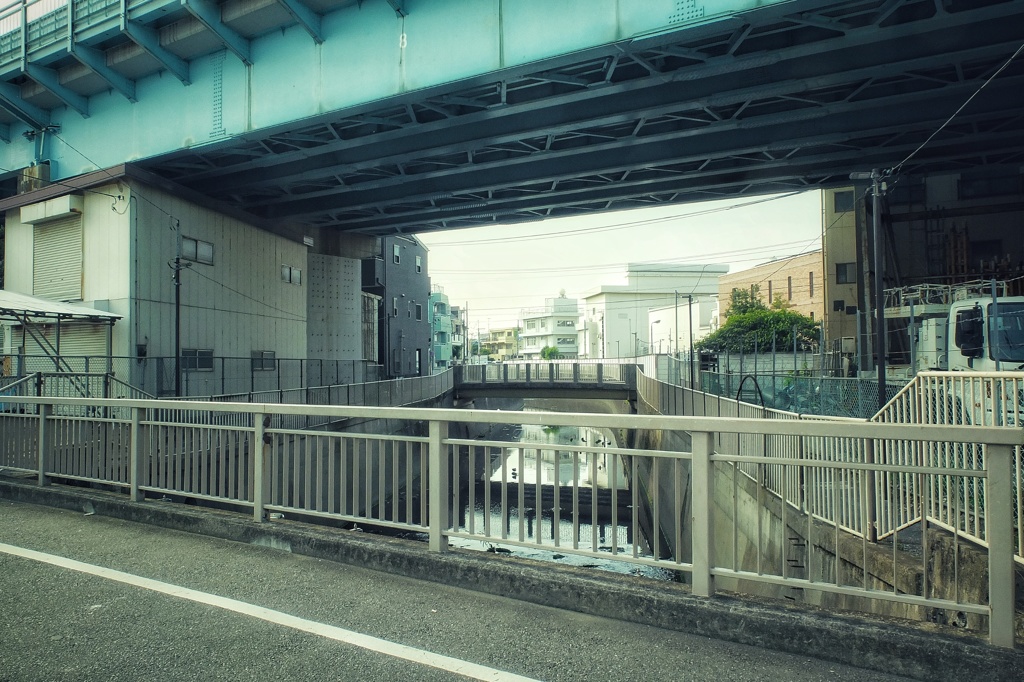 くぐる