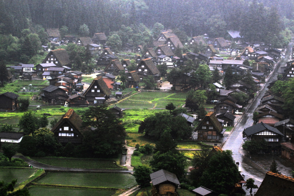 雨の朝　白川郷にて03