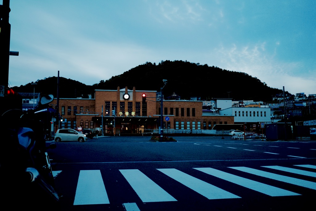 朝五時の小樽駅