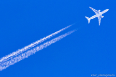 青空を突き進む