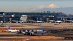 富士山を背景に