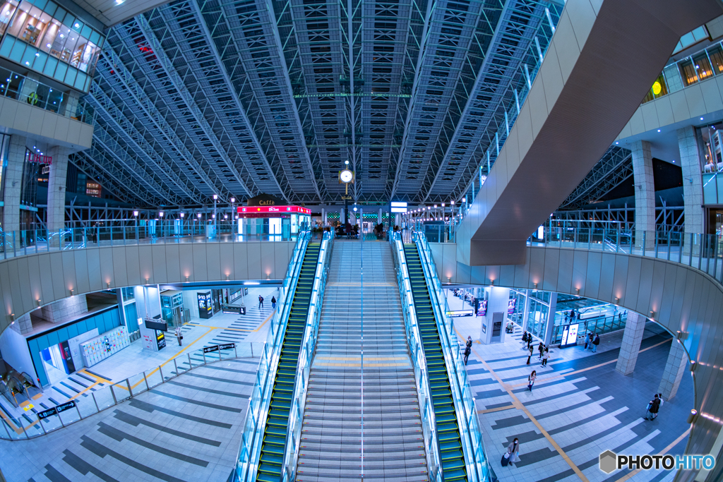 夜の大阪駅