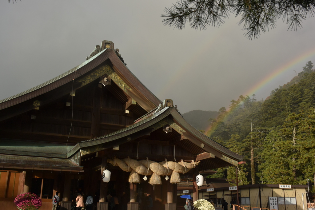 出雲大社から立ち上る虹②