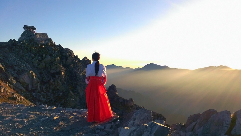 雄山山頂での聖なる祈り②