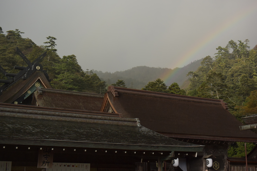 出雲大社から立ち上る虹①