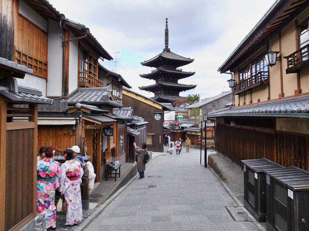 八坂の塔で打ち合わせ？