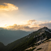 夕陽を浴びる燕岳