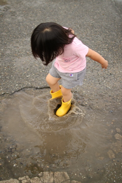 水たまり遊び