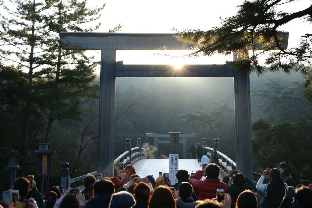 伊勢神宮　内宮　日の出