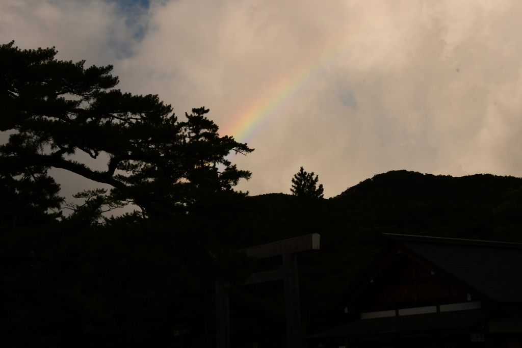 虹と伊勢神宮内宮