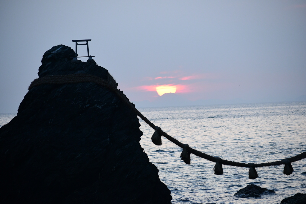 夫婦岩と富士山