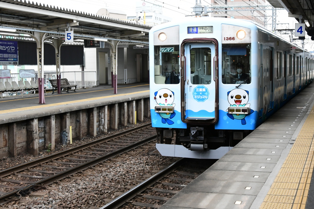 近鉄　ミジュマル列車
