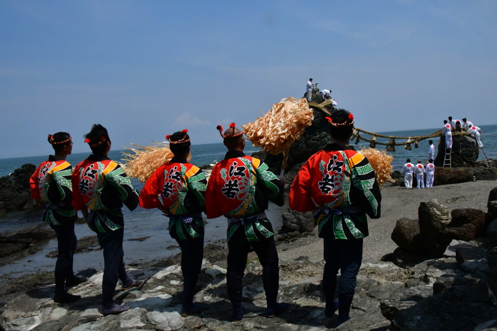二見　大注連縄張神事