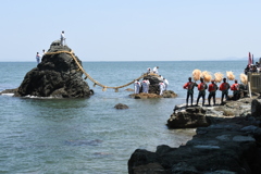 二見　大注連縄張神事
