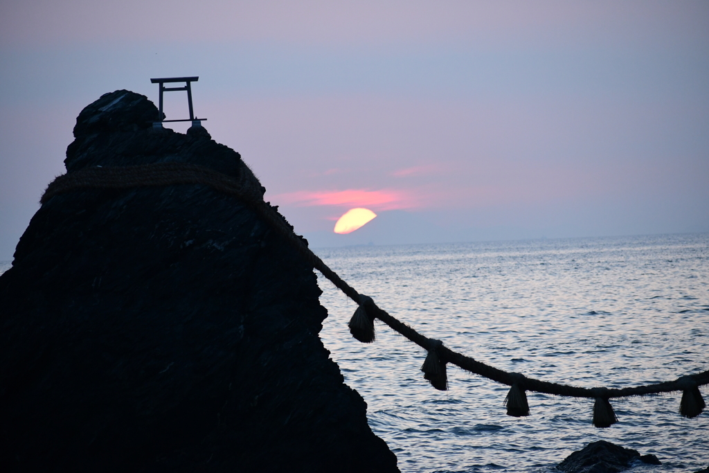 夫婦岩と富士山