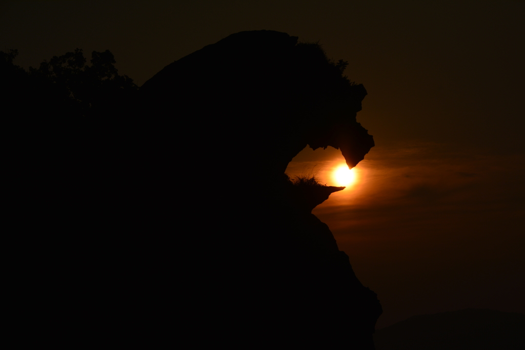 獅子岩と日の出