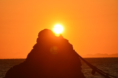 夫婦岩と日の出