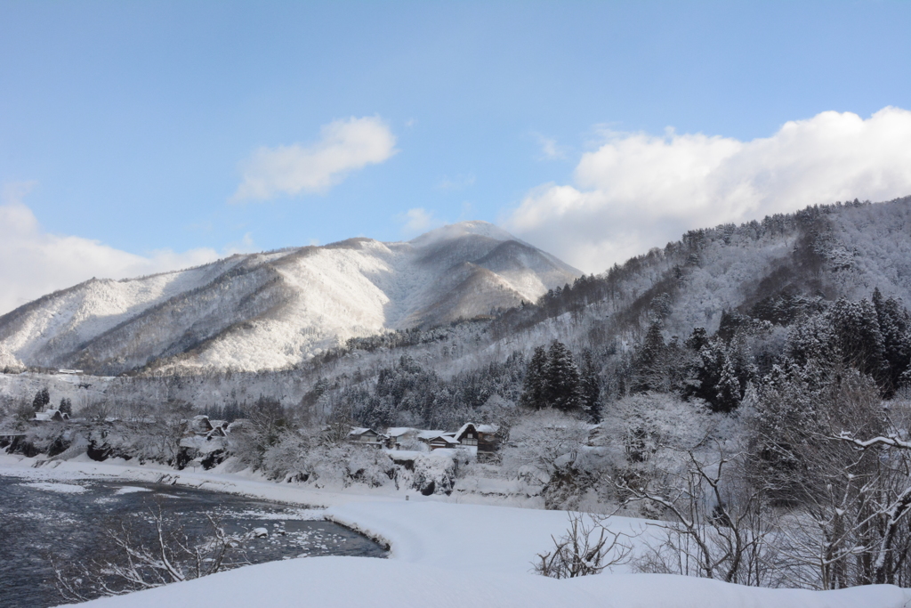 朝の白川郷