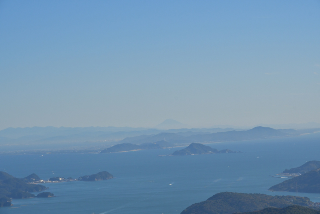 朝熊山山頂と富士山