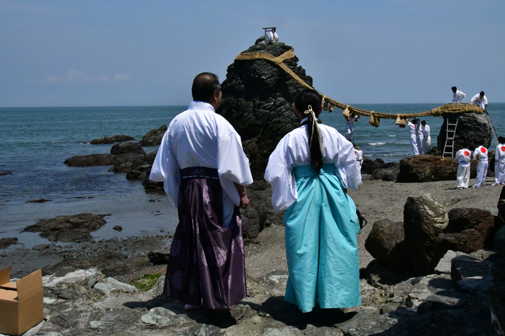 二見　大注連縄張神事