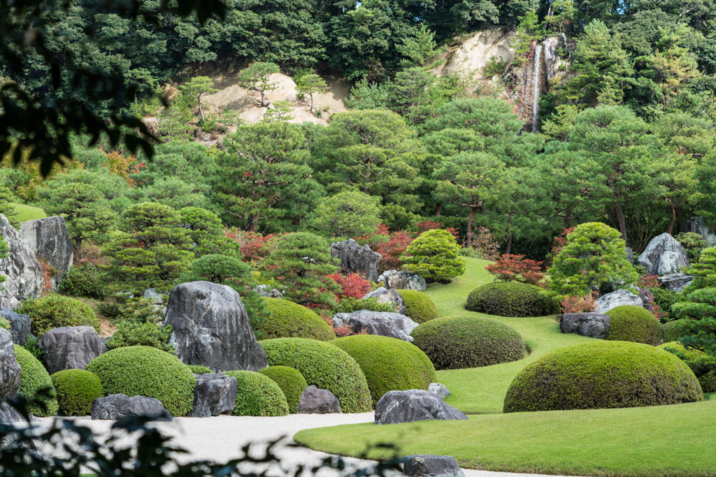 滝の見える風景